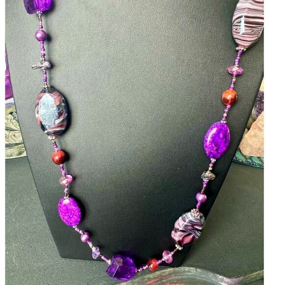 Vintage "Color Me Purple" Crystal and Cabochon Necklace set, in Silver, Unmarked - Picture 2 of 7